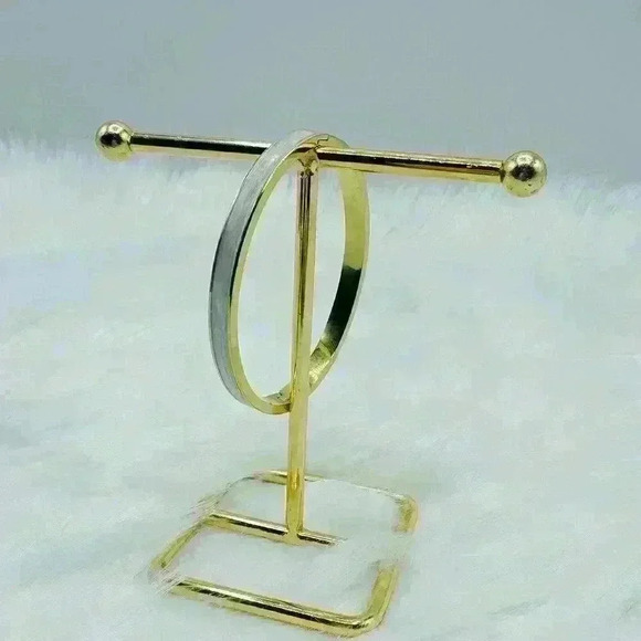 The Classic Style Bangle in White - Picture 3 of 5